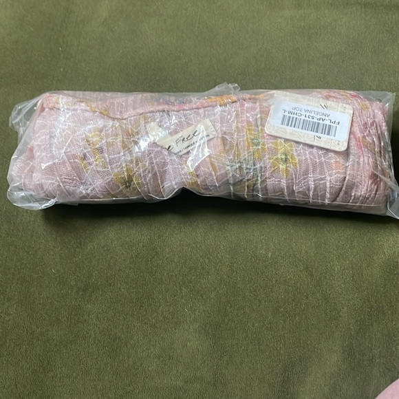 NEW Free People We the Free Floral Crop Blouse with Smocked Details - Picture 6 of 6